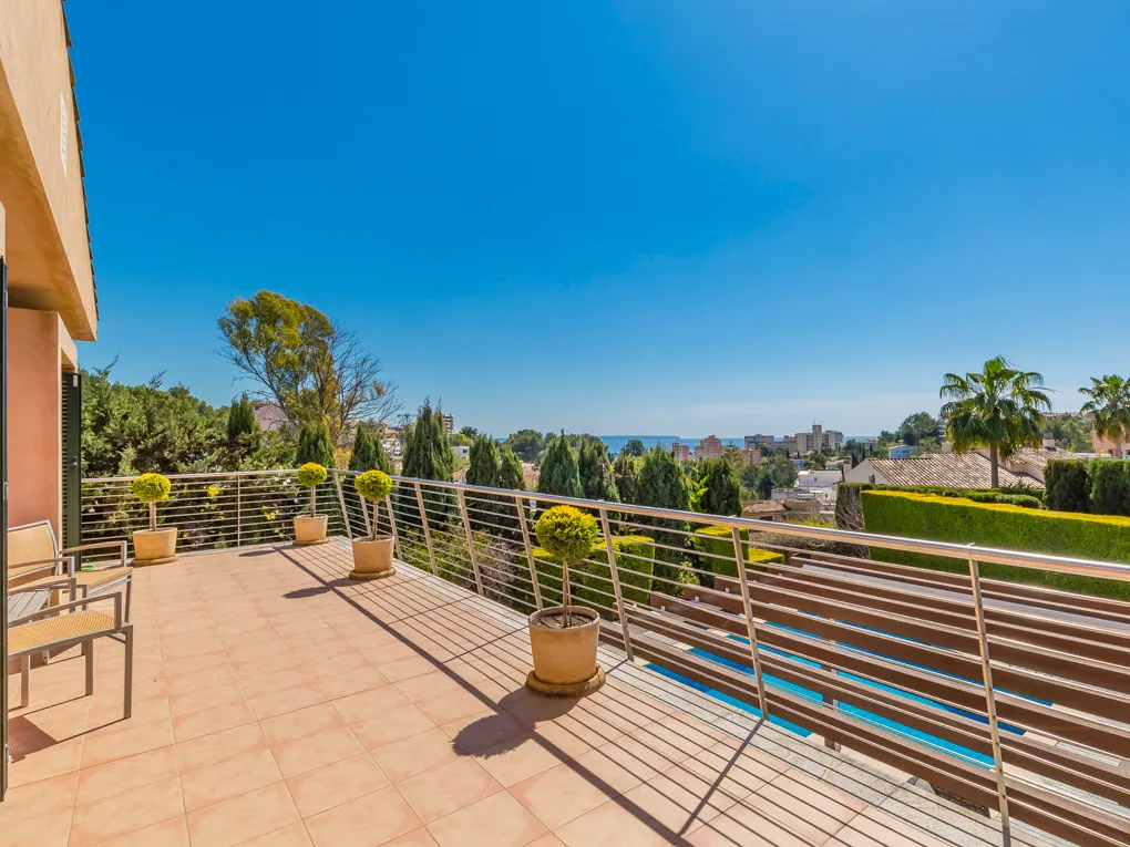 Piękna rodzinna nieruchomość w doskonałej lokalizacji-1