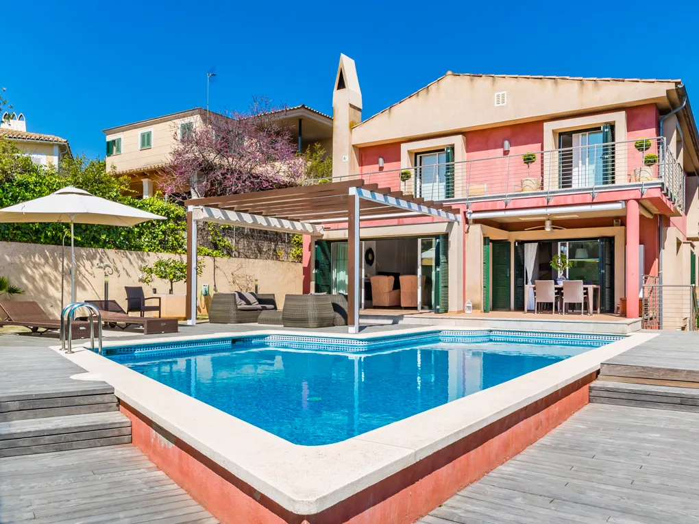 Piękna rodzinna nieruchomość w doskonałej lokalizacji-12