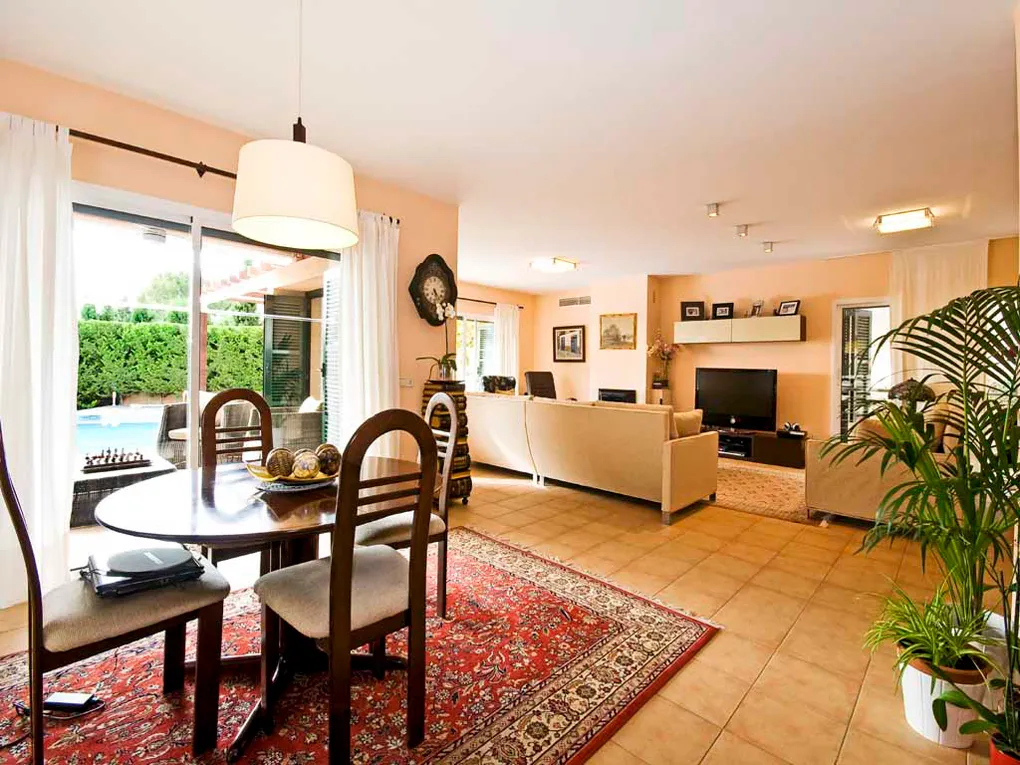 Piękna rodzinna nieruchomość w doskonałej lokalizacji-4