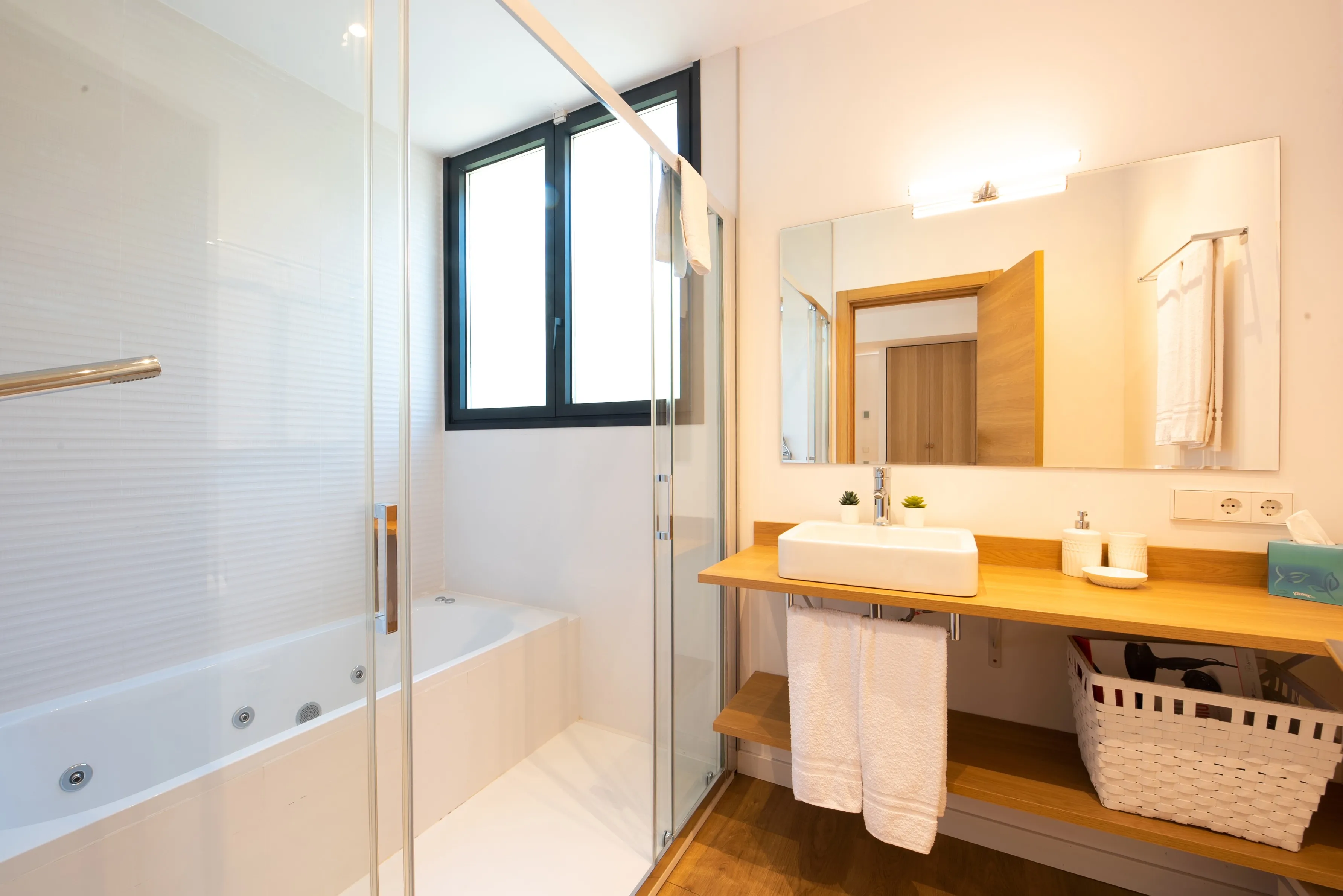 Modern villa med bra bekvämligheter-8