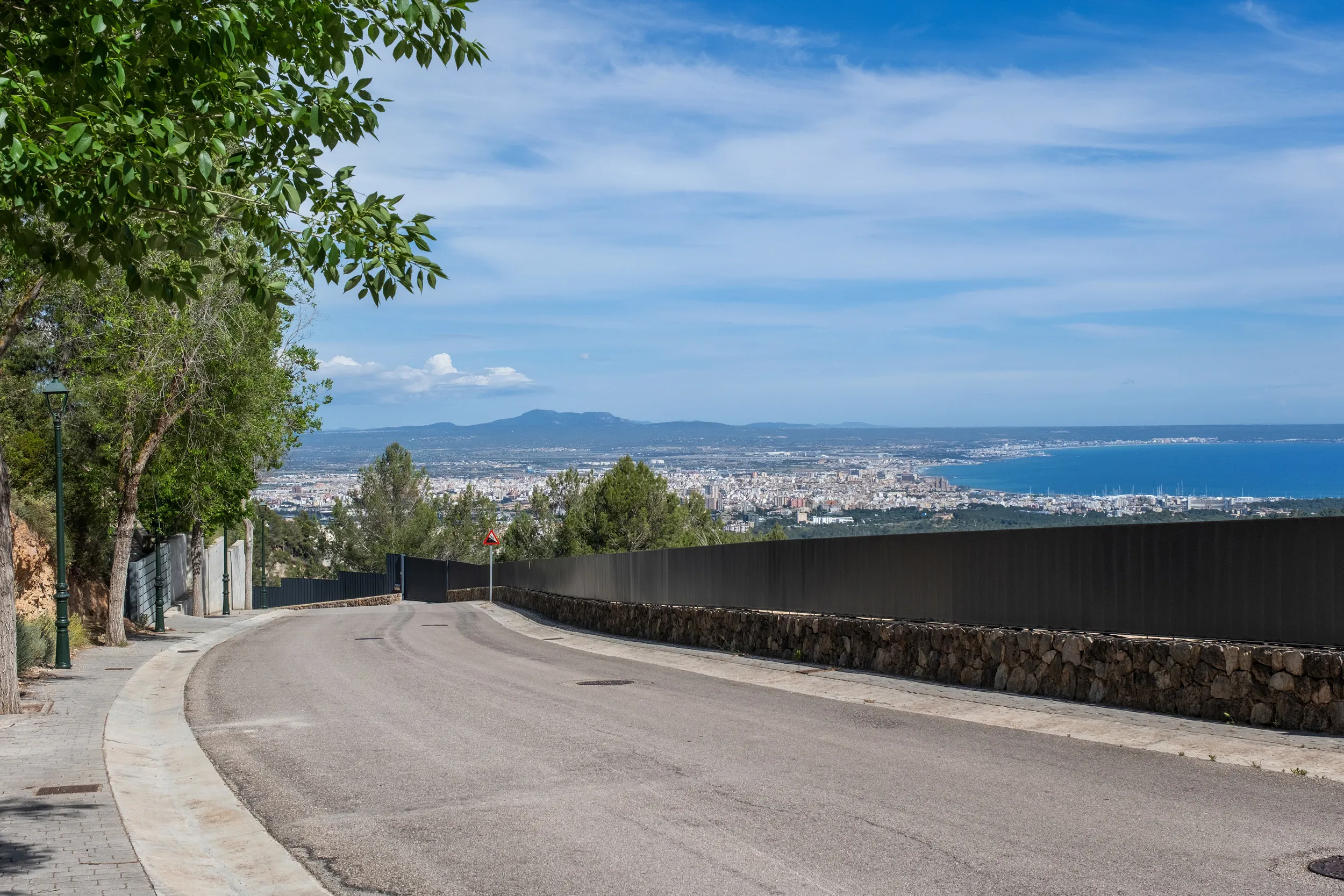Solar edificable orientado al sur con vistas panorámicas al mar en Son Vida-5