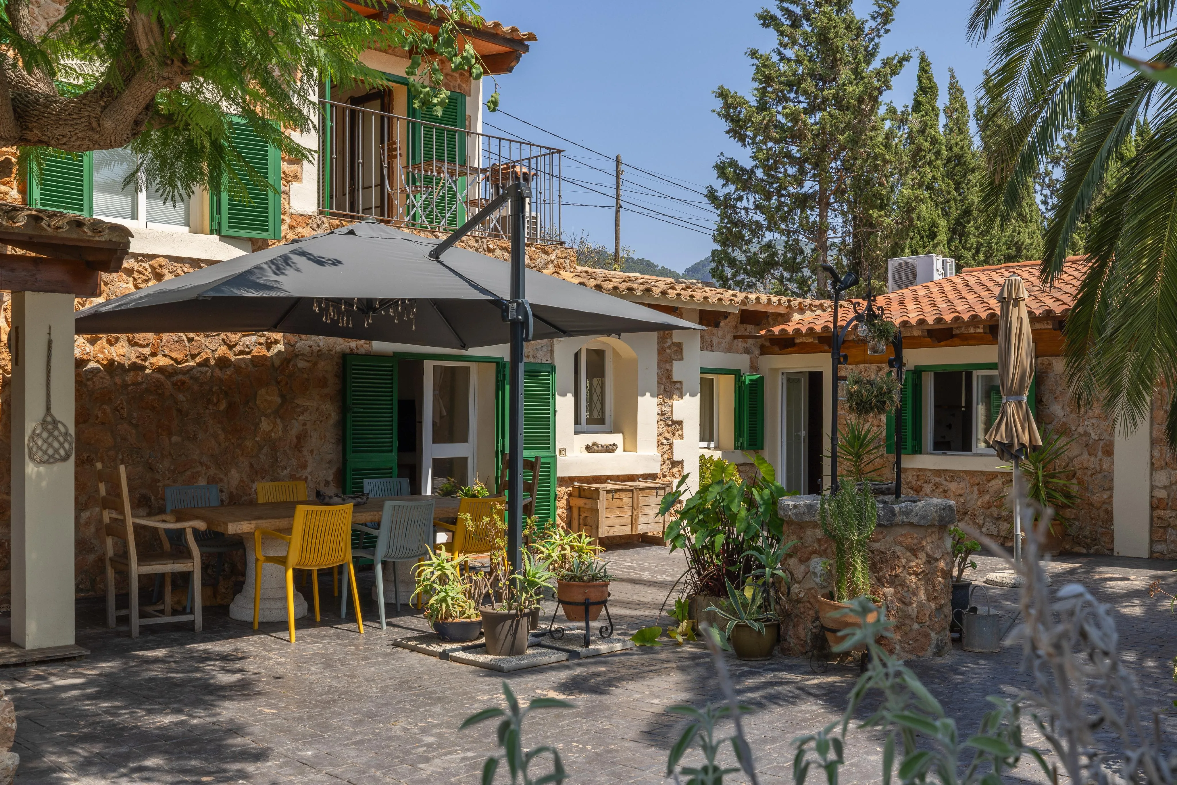 Finca mit Gästebereich und Ställen in Bunyola-17