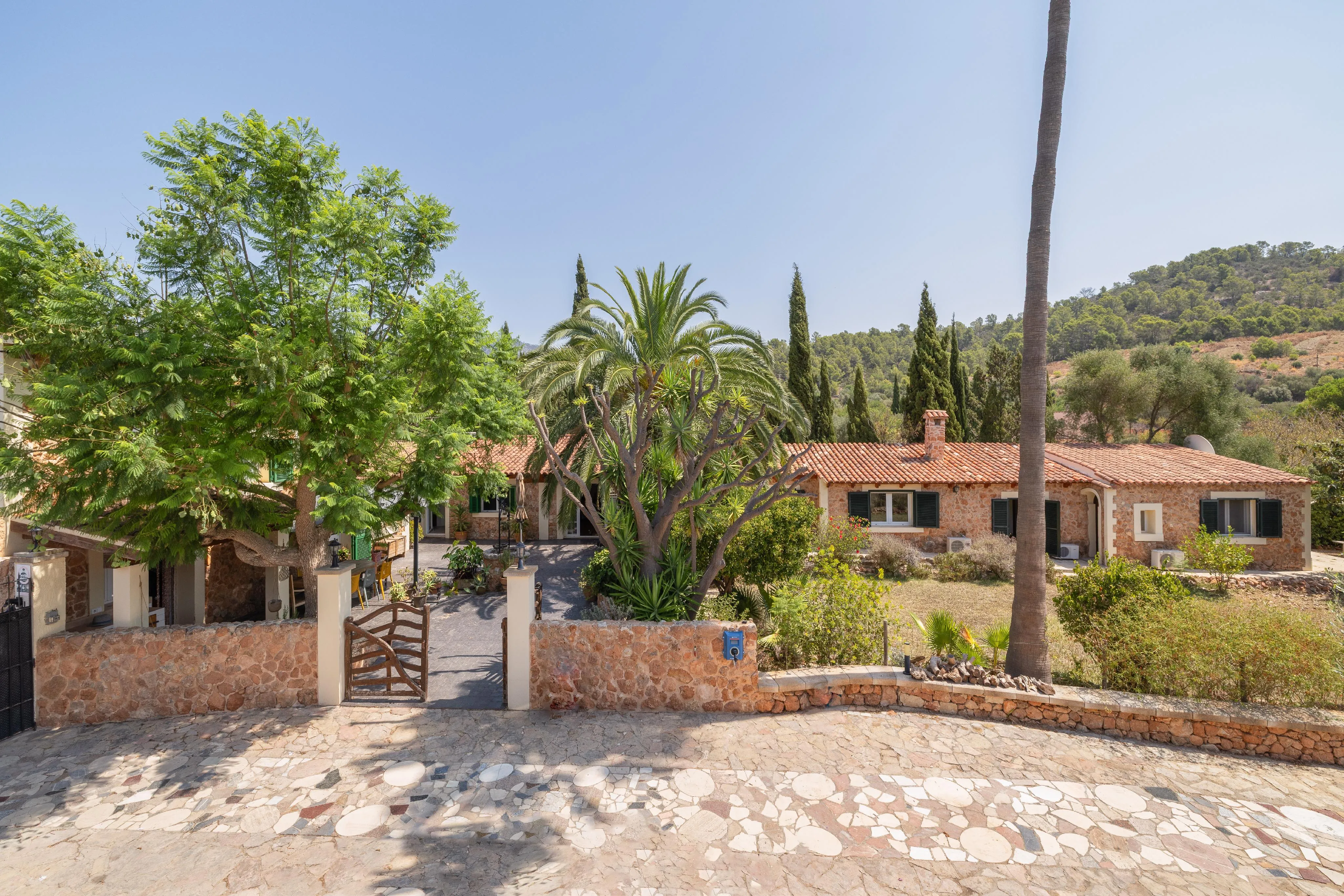 Finca mit Gästebereich und Ställen in Bunyola-1