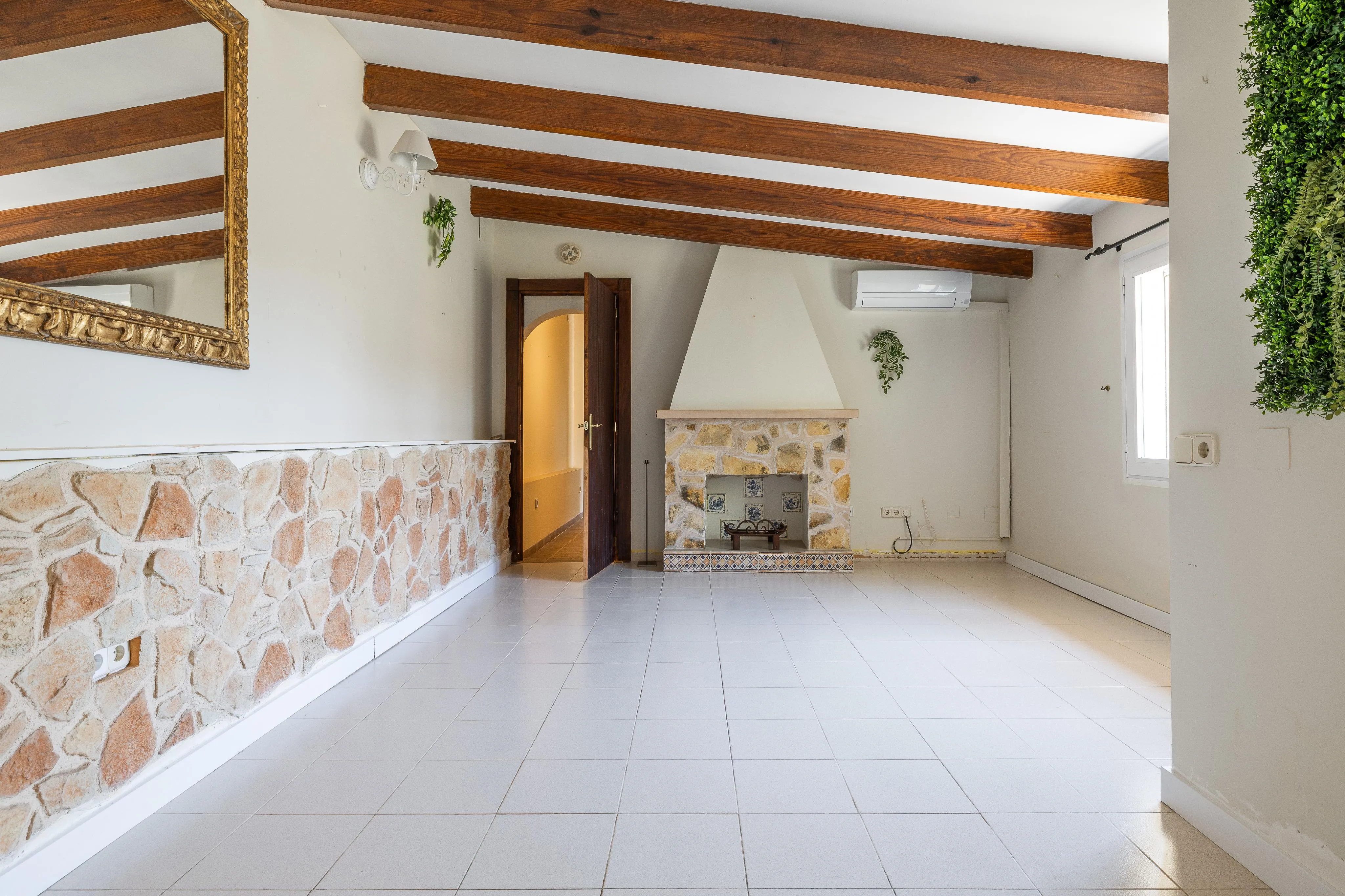 Finca mit Gästebereich und Ställen in Bunyola-14