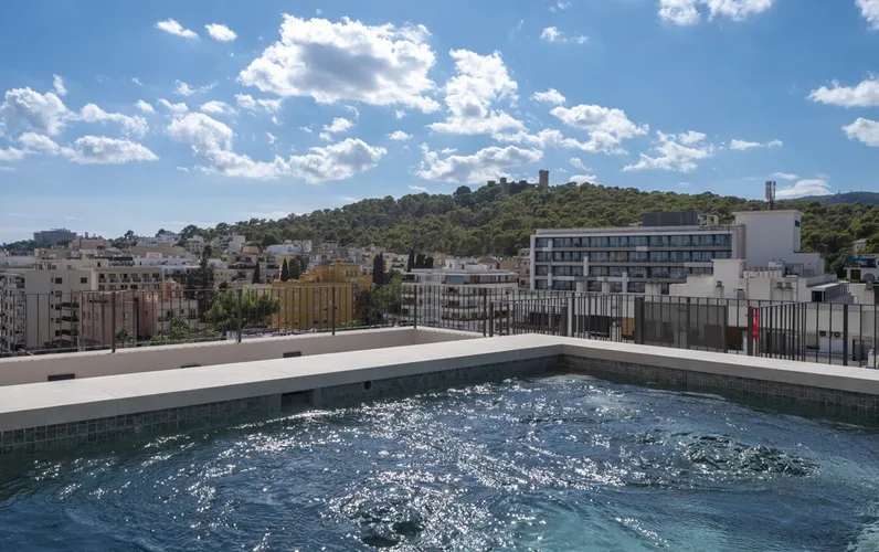 Nouveau penthouse dans un complexe moderne