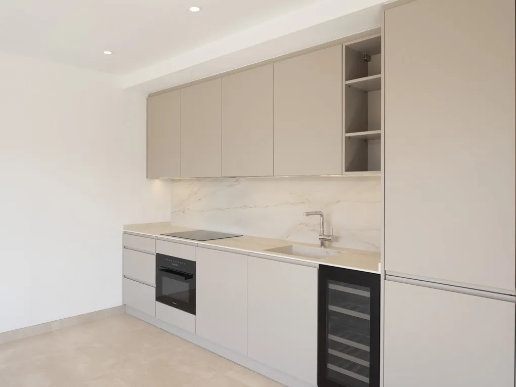 Nowo wybudowany penthouse w nowoczesnym kompleksie-10