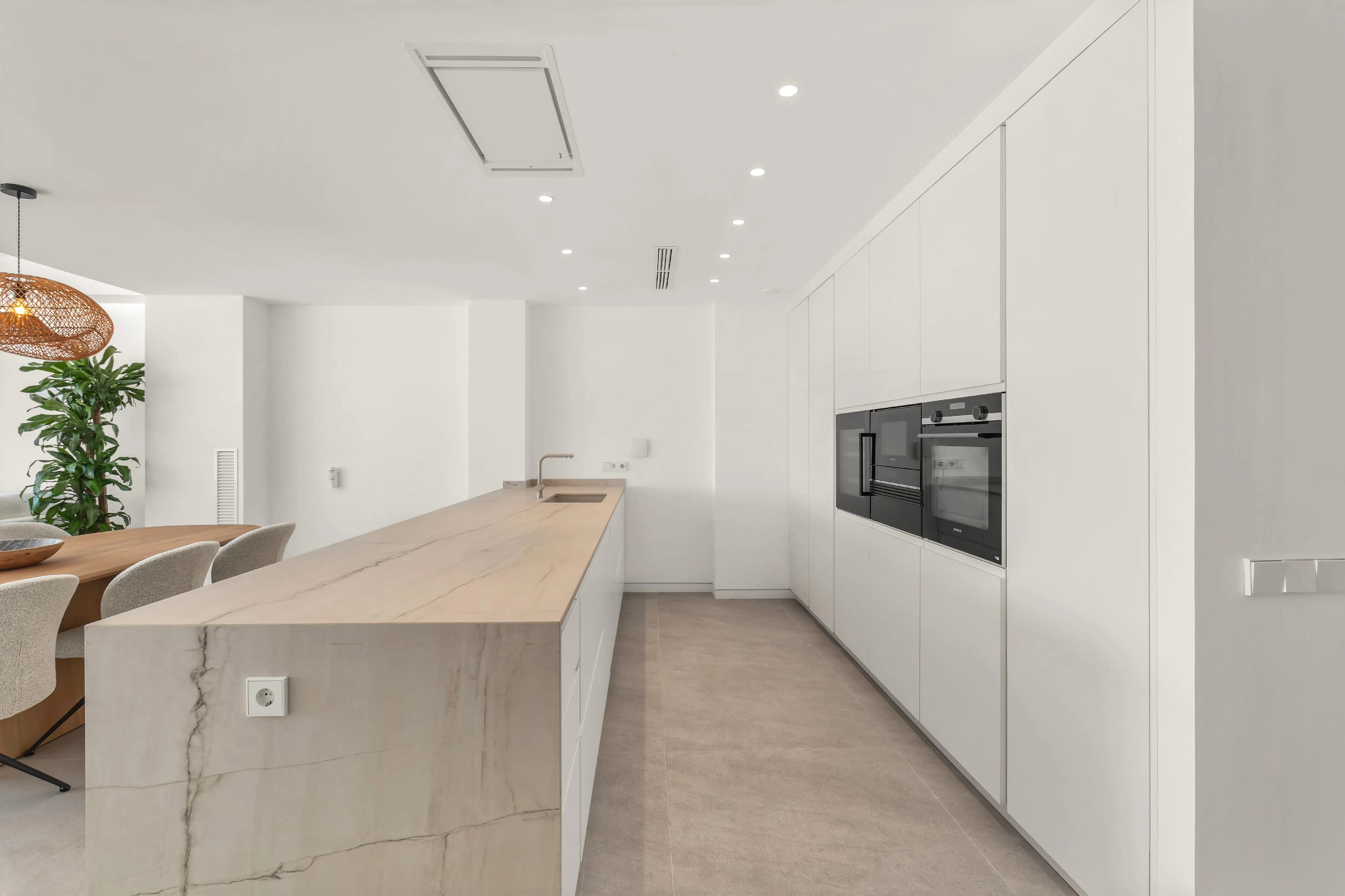 Elegant lejlighed med førsteklasses indretning og garage-6