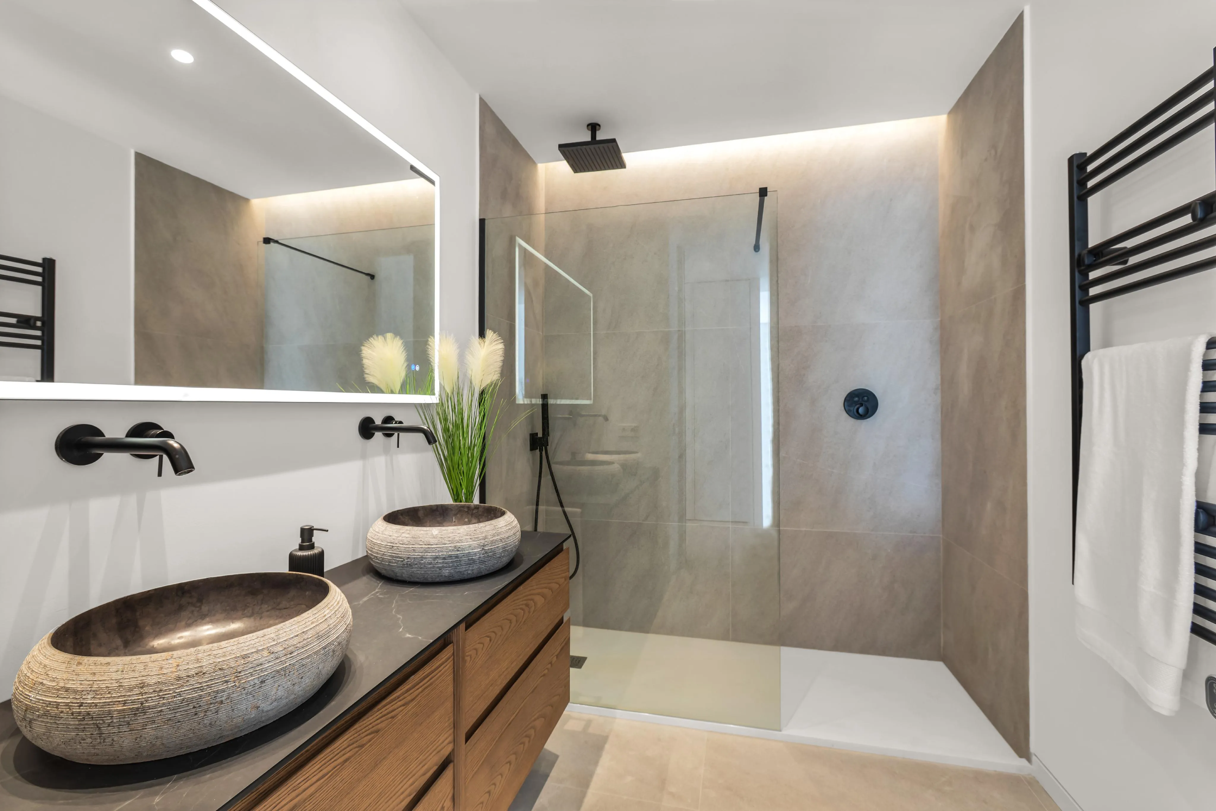 Elegant apartment with Premium Finishes and Garage-9