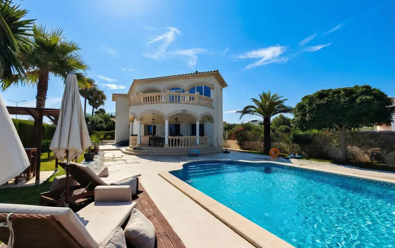 Villa de rêve méditerranéenne avec vue sur la mer