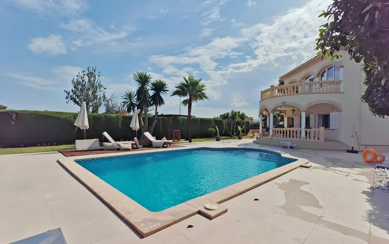 Villa mediterránea de ensueño con vistas al mar