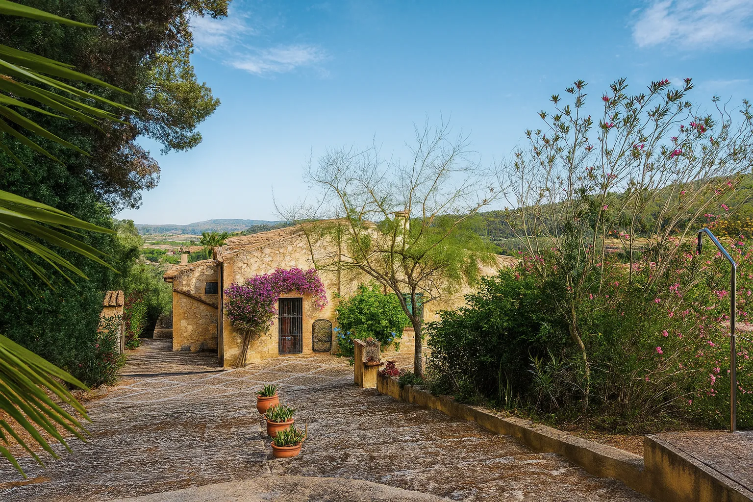 Charming finca in an idyllic location with beautiful views-14