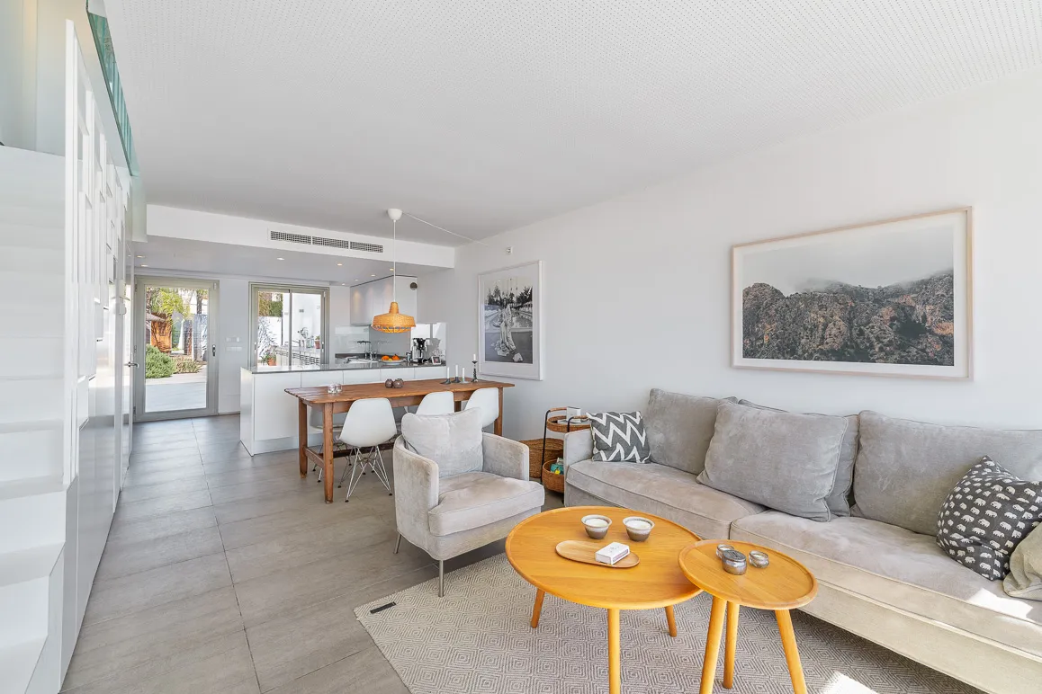 Charming townhouse with a very large patio and direct access to the sea-4