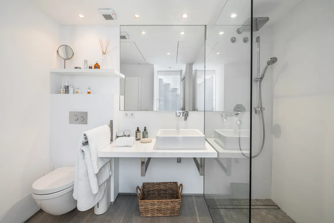 Charming townhouse with a very large patio and direct access to the sea-7