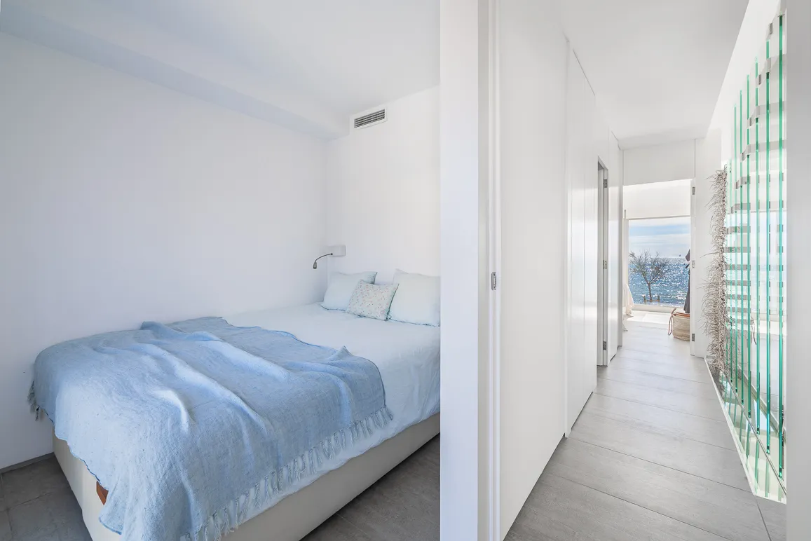 Charming townhouse with a very large patio and direct access to the sea-8