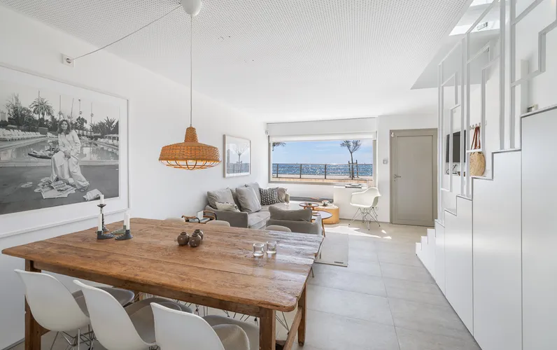 Charmerende rækkehus med meget stor terrasse og direkte adgang til havet