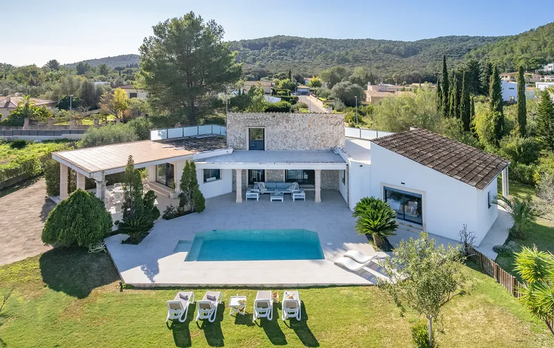 Family villa with tourist license in Crestatx, Sa Pobla