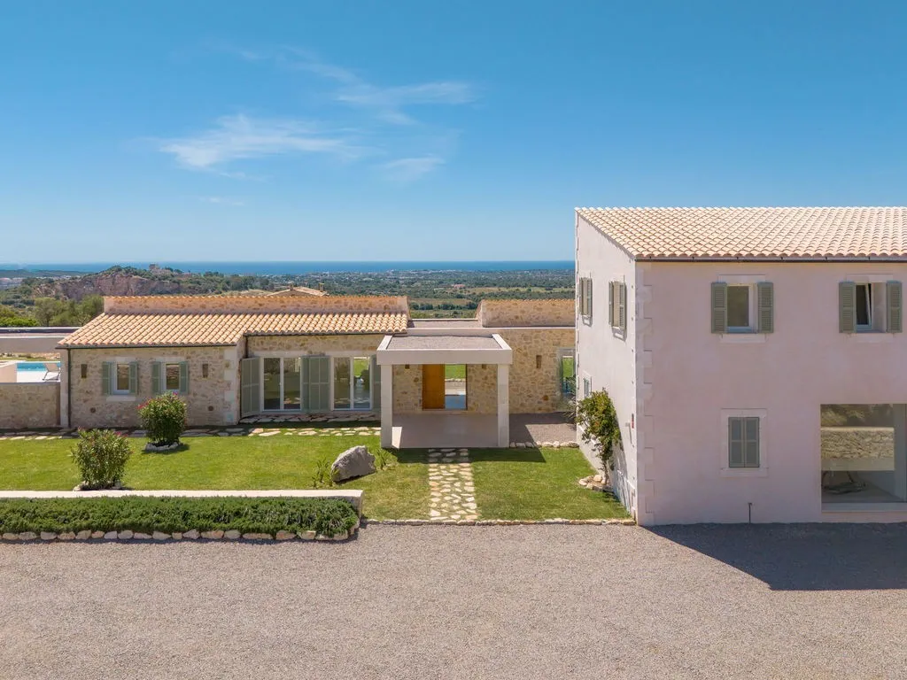 Lujosa finca d'obra nova amb vistes panoràmiques al mar prop de Sant Llorenç-4
