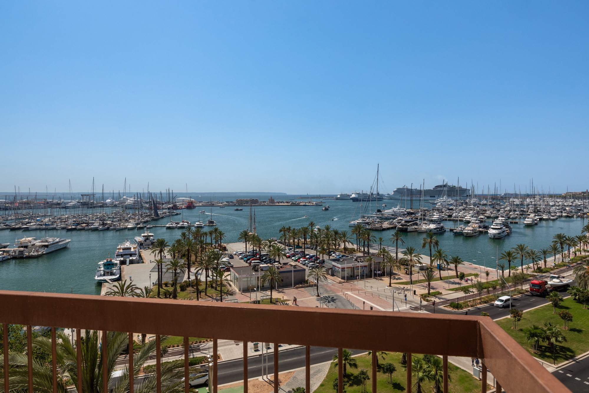 Property with great potential and spectacular views in Palma