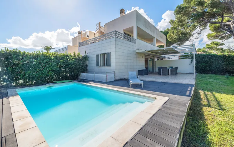 Super 5-bedroom home just 100m from Playa de Muro beach