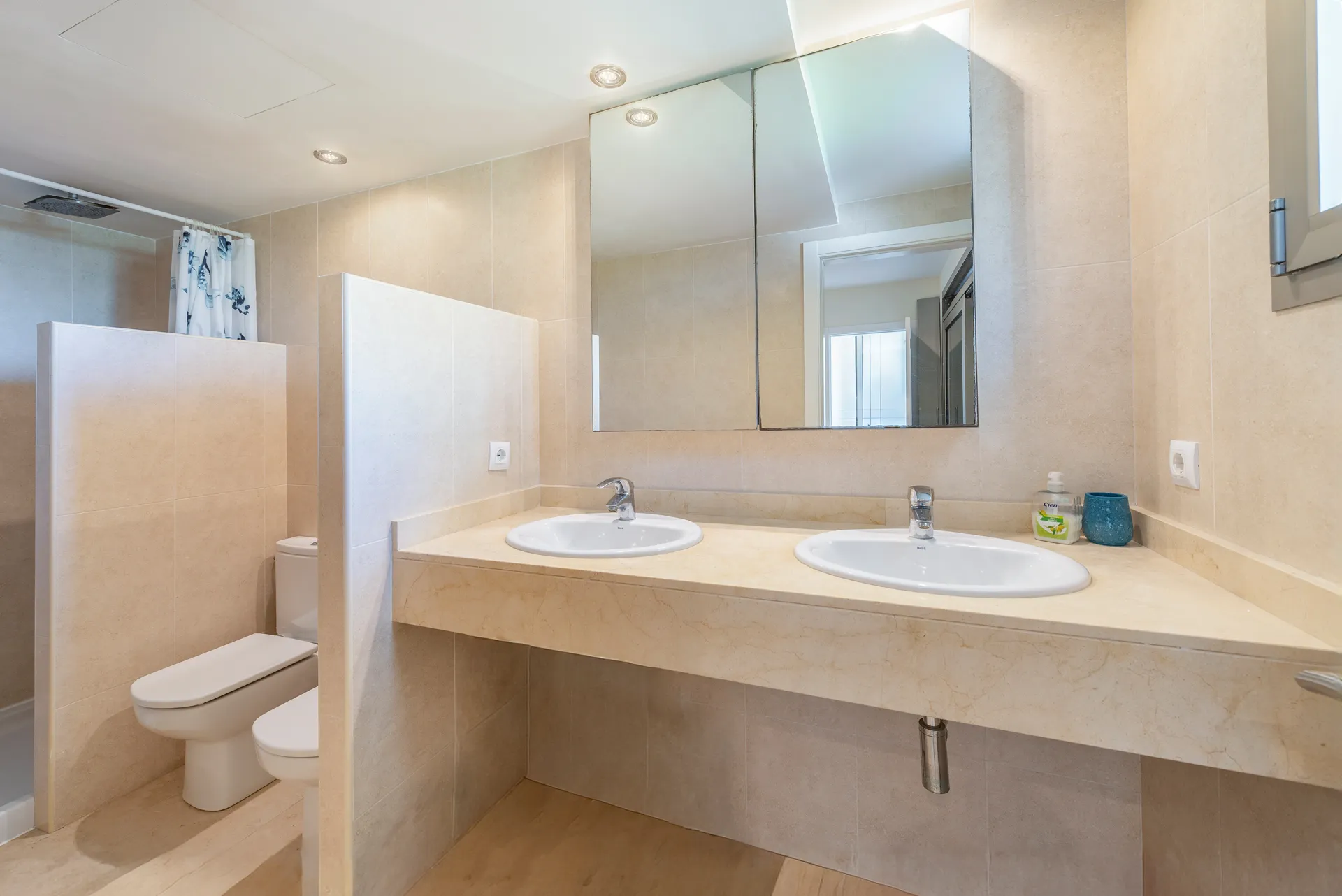 Super adossat de cinc dormitoris, a només 100 metres de la Platja de Mur-12