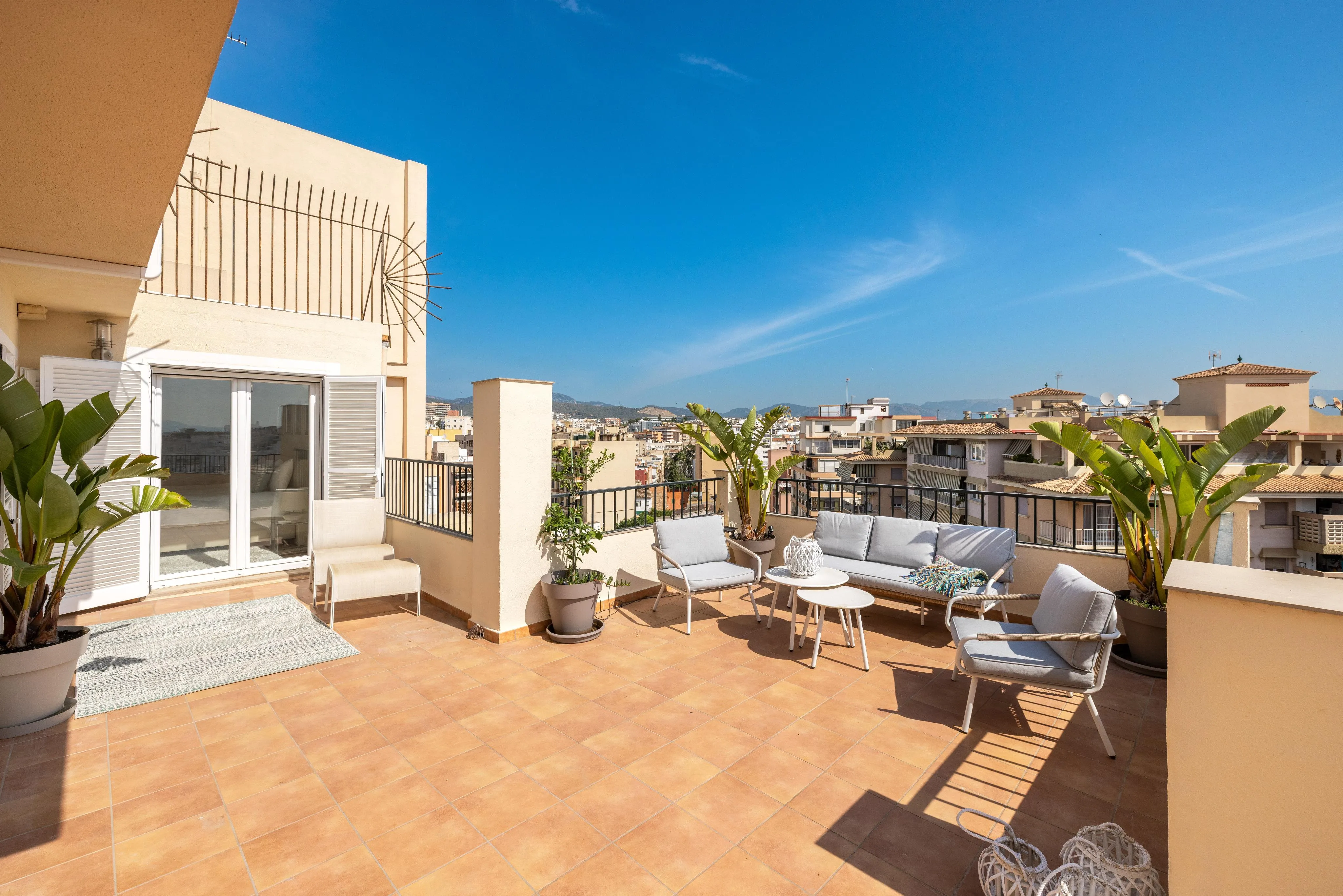 Luxurious Palma Penthouse with Expansive Terrace and Harbor Views-1