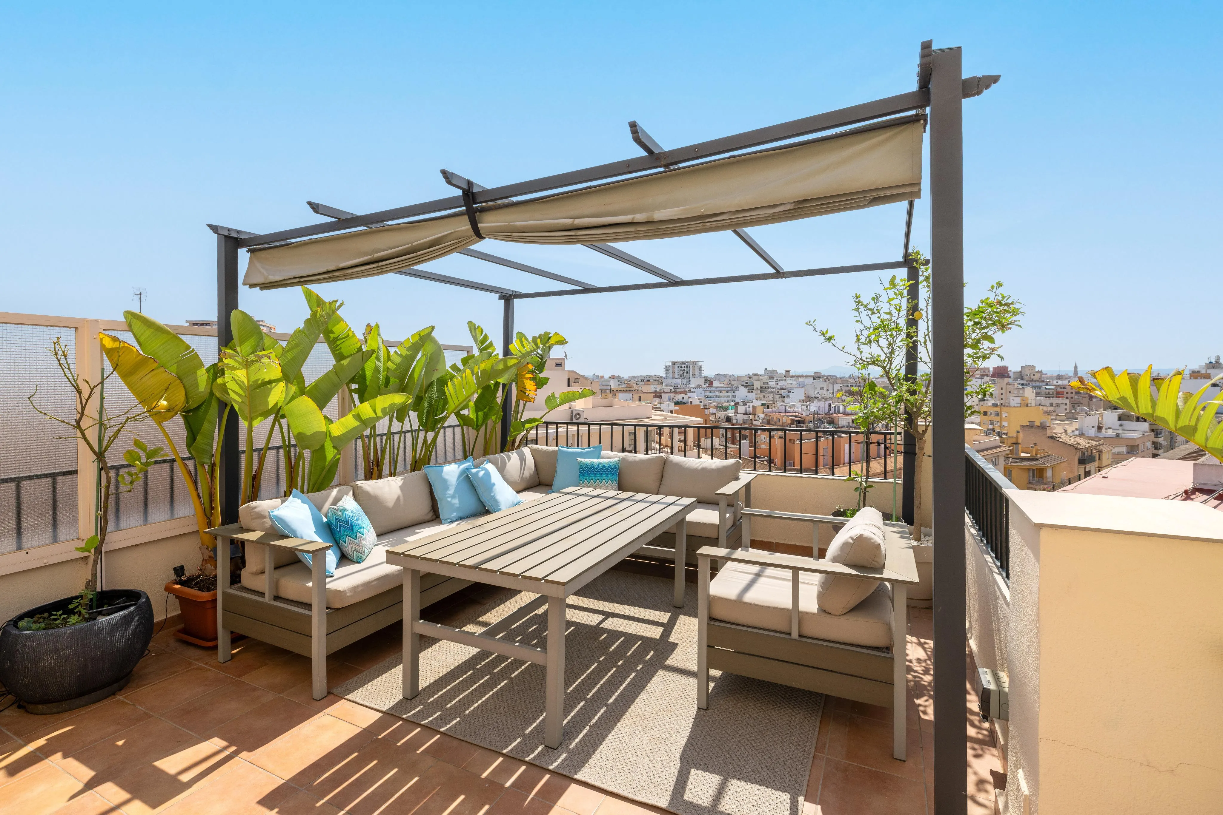 Luxurious Palma Penthouse with Expansive Terrace and Harbor Views-2