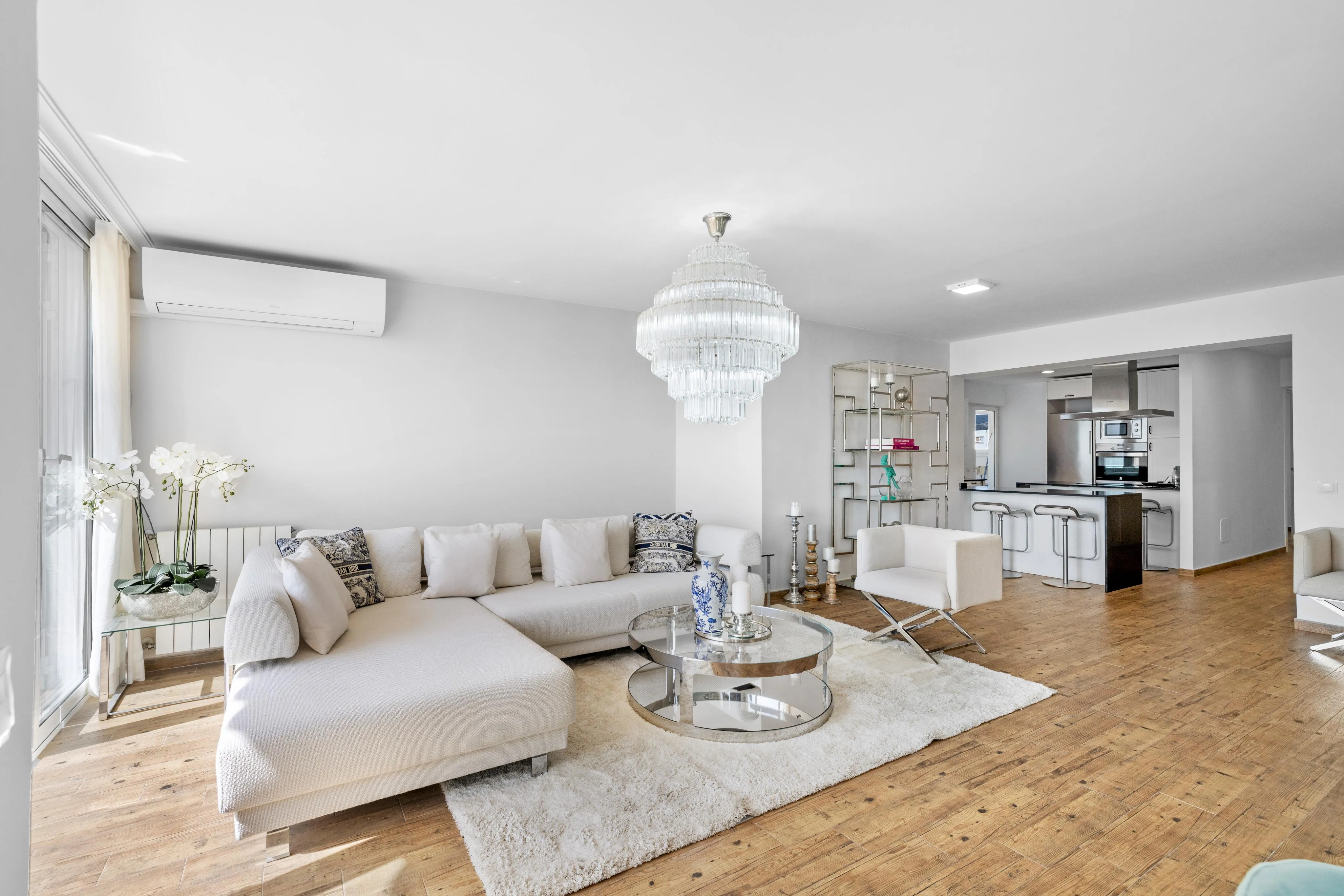 Luxurious Palma Penthouse with Expansive Terrace and Harbor Views-6