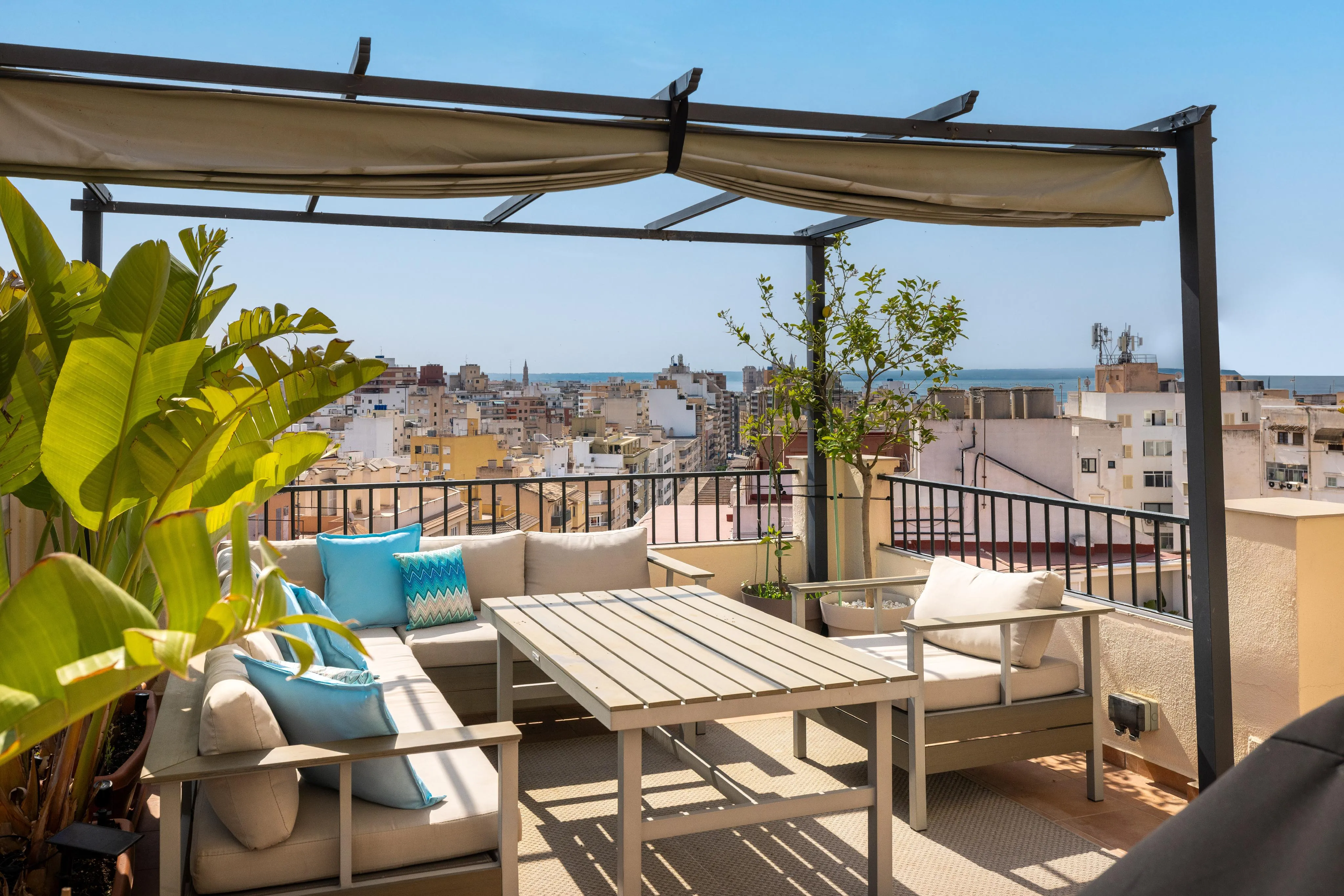 Luxueus penthouse in Palma met ruim terras en uitzicht op de haven-16