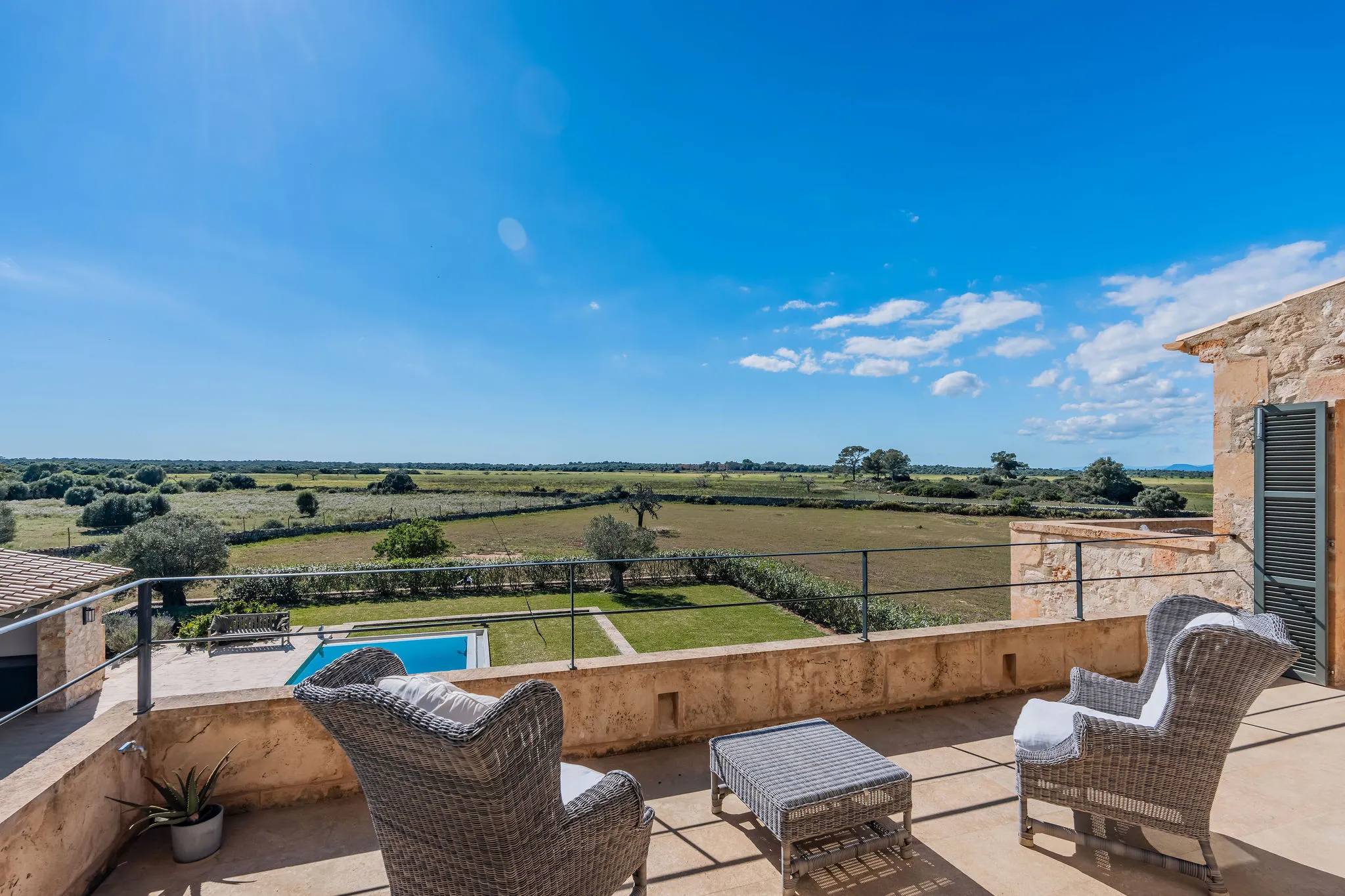 Śródziemnomorska finca z kamienia naturalnego z panoramicznym widokiem-11