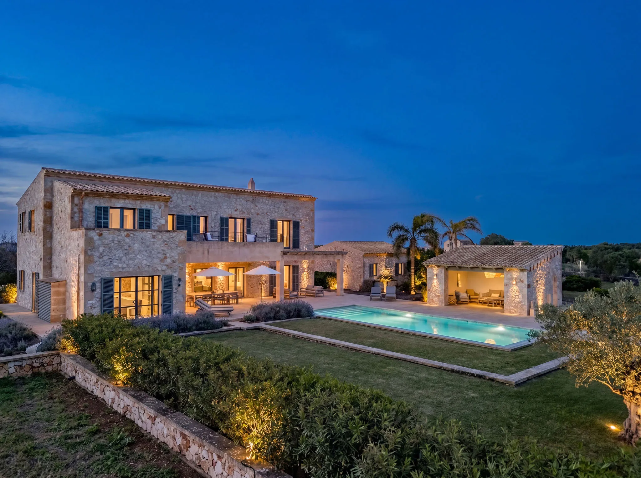 Śródziemnomorska finca z kamienia naturalnego z panoramicznym widokiem-1