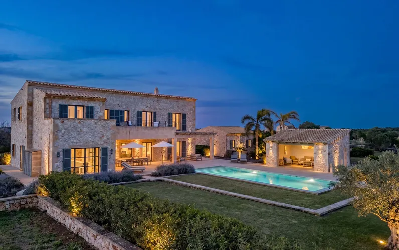 Finca méditerranéenne en pierre avec vue panoramique