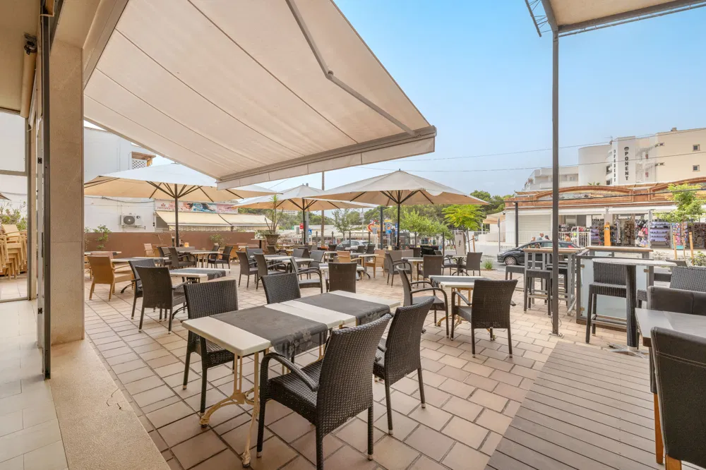 Restaurang med lägenhet för uthyrning i Peguera-2