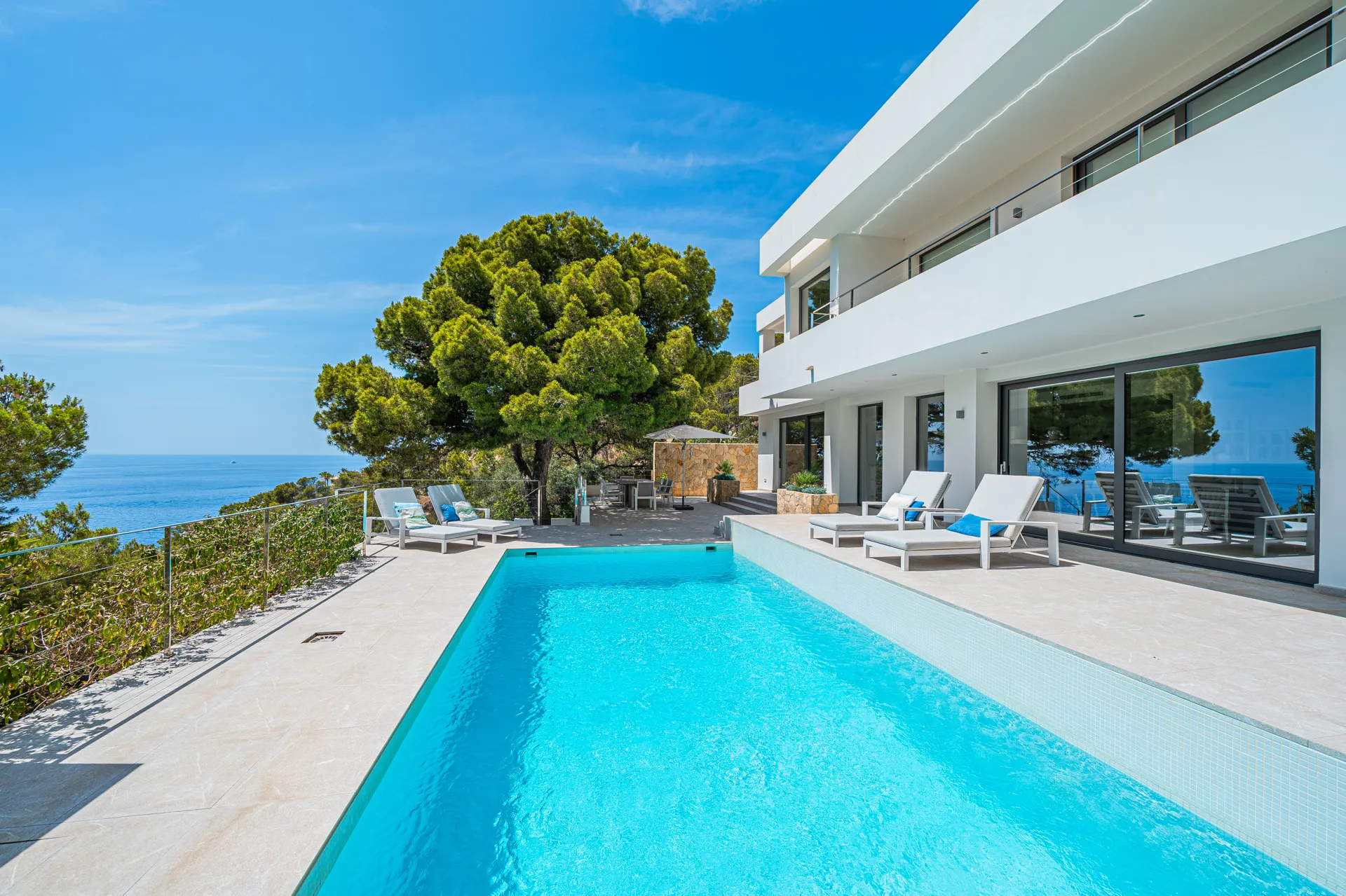 Exclusive villa with breathtaking sea views and maximum privacy-1