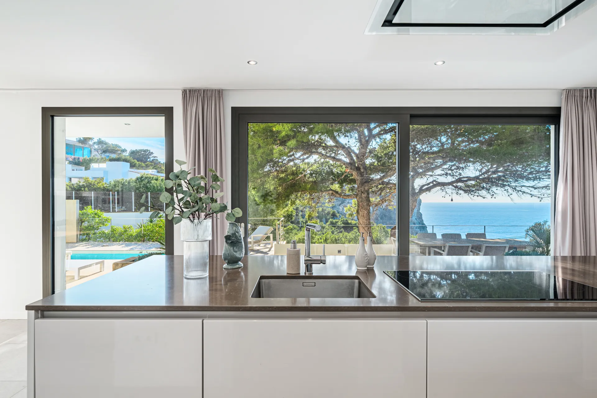 Exclusive villa with breathtaking sea views and maximum privacy-4