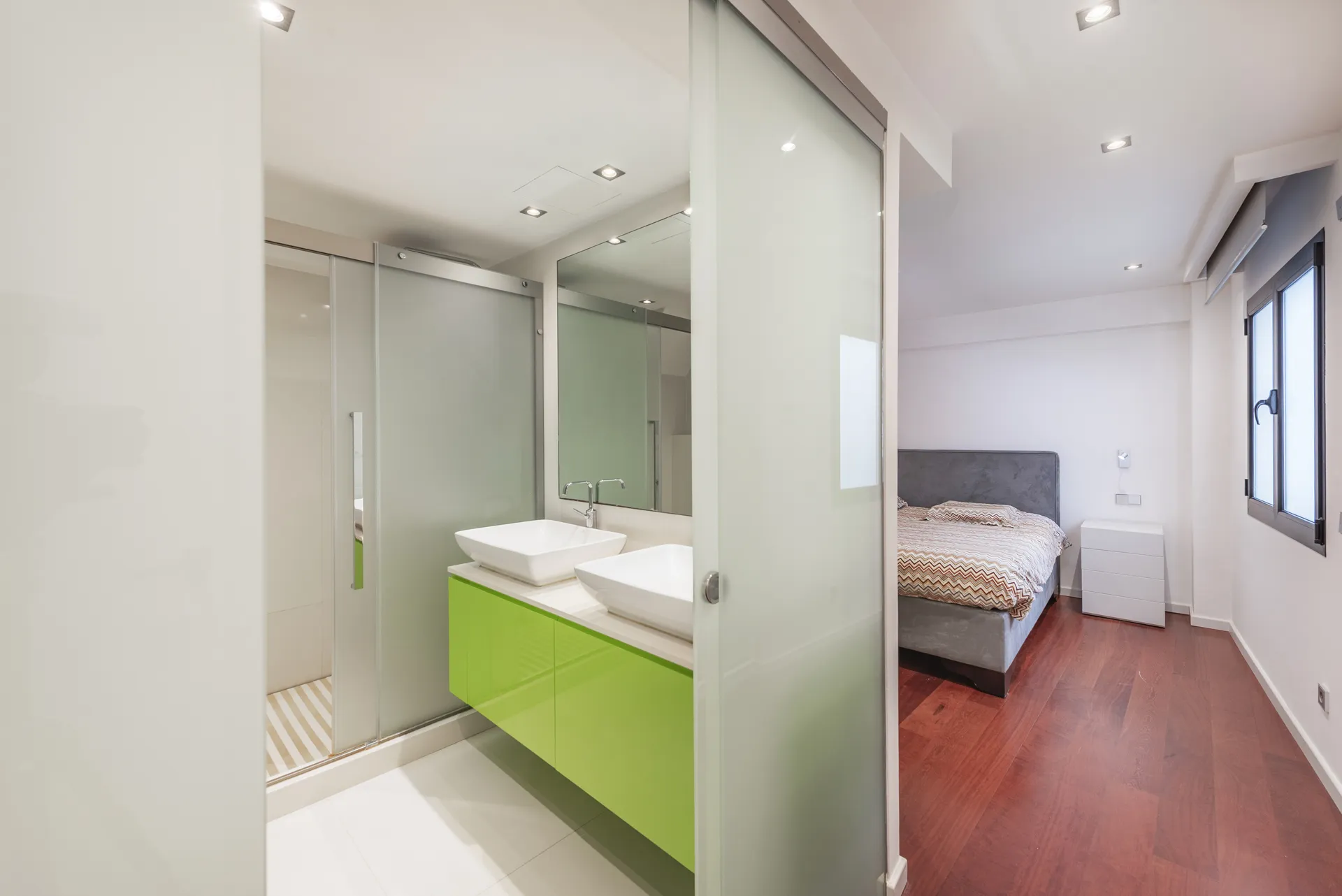 Moderno apartamento en el Paseo Marítimo de Puerto Alcudia con vistas al puerto y la bahía-13