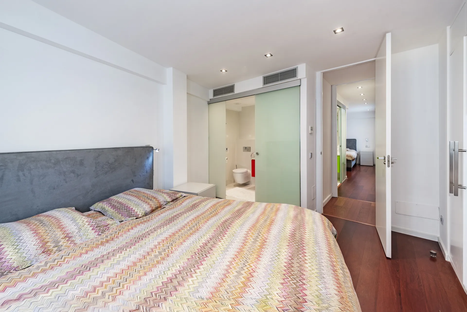 Moderno apartamento en el Paseo Marítimo de Puerto Alcudia con vistas al puerto y la bahía-9