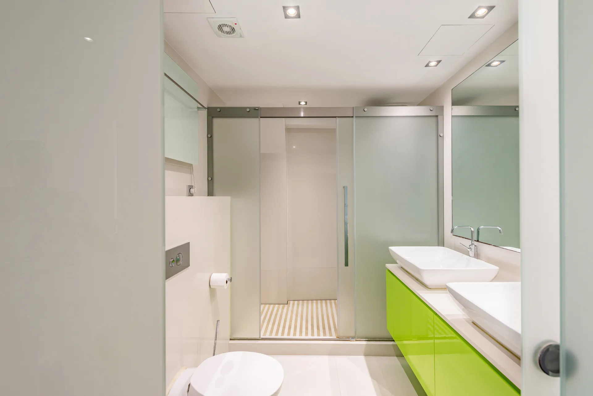 Moderno apartamento en el Paseo Marítimo de Puerto Alcudia con vistas al puerto y la bahía-16