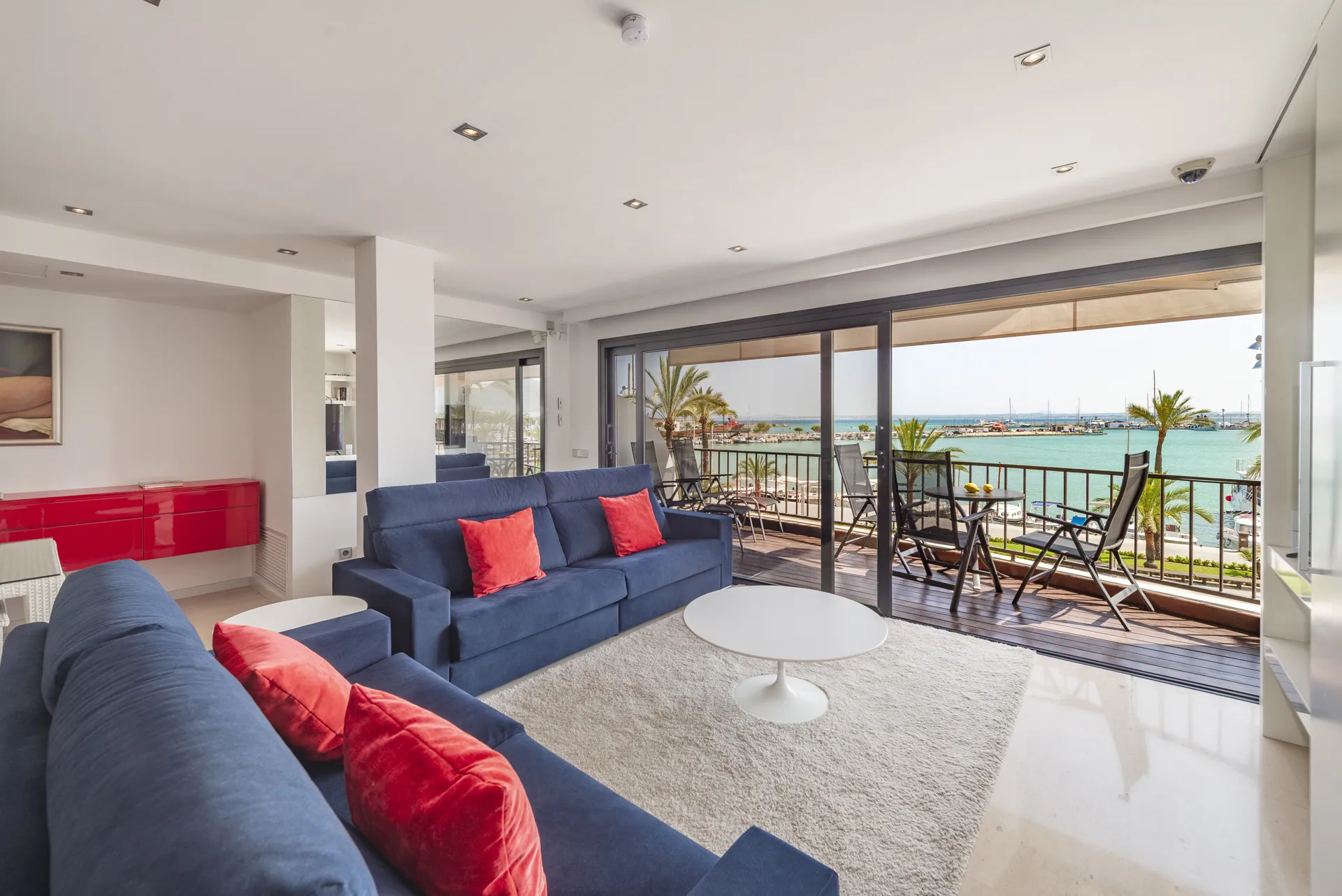 Moderno apartamento en el Paseo Marítimo de Puerto Alcudia con vistas al puerto y la bahía-1