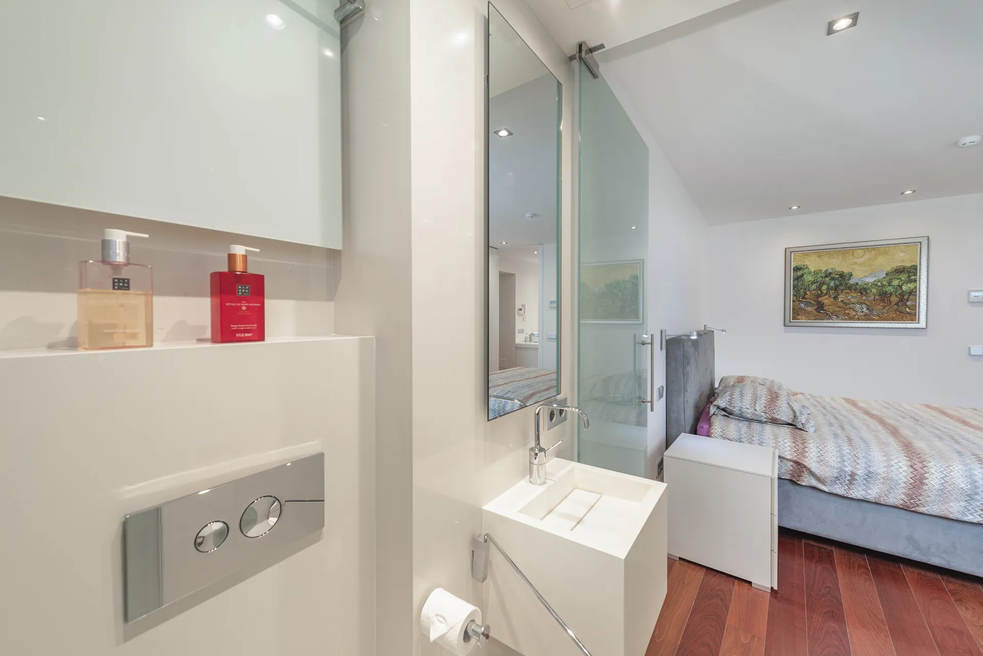 Moderno apartamento en el Paseo Marítimo de Puerto Alcudia con vistas al puerto y la bahía-12