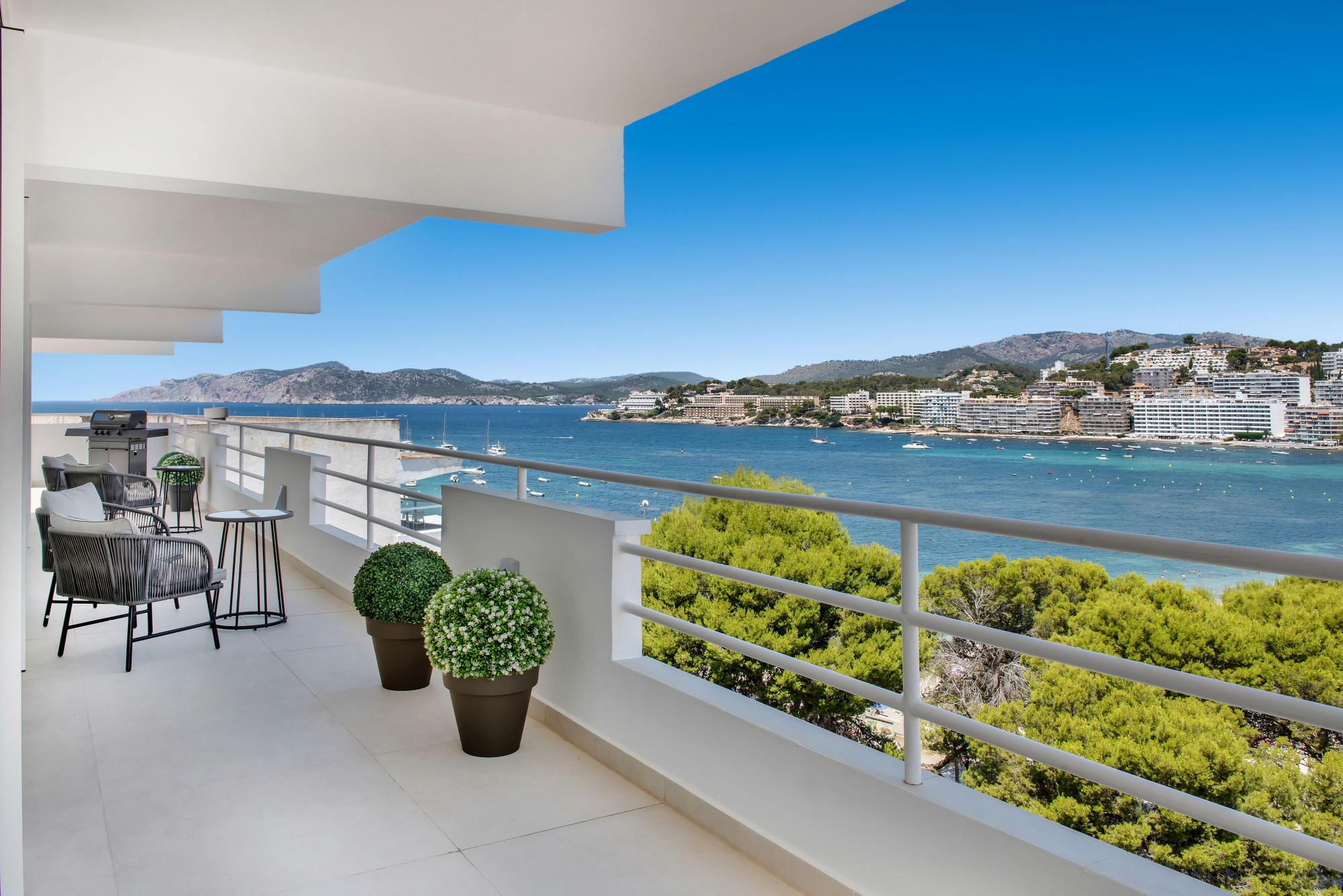 Eksklusiv penthouse-lejlighed med spektakulær havudsigt og en fantastisk panoramaterrasse