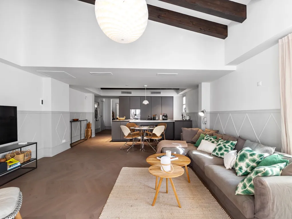 Exclusiu Pis amb Terrassa, Ascensor i Piscina Comunitària en un Elegant Complex Residencial-4