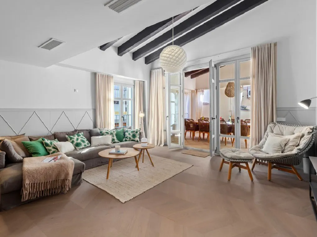 Exclusiu Pis amb Terrassa, Ascensor i Piscina Comunitària en un Elegant Complex Residencial-1