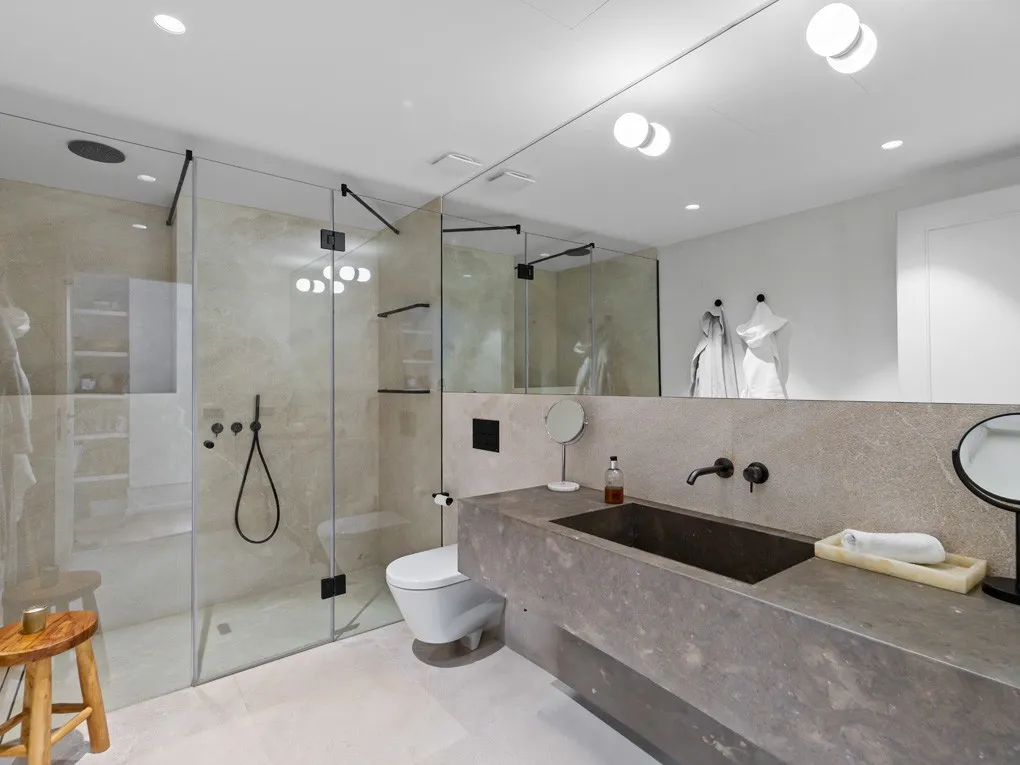 Exclusiu Pis amb Terrassa, Ascensor i Piscina Comunitària en un Elegant Complex Residencial-9