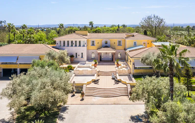 Extraordinaire et luxueuse demeure avec jardins à Inca