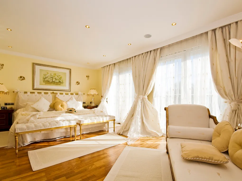 Ekstraordinært og luksuriøst palæ med have-7