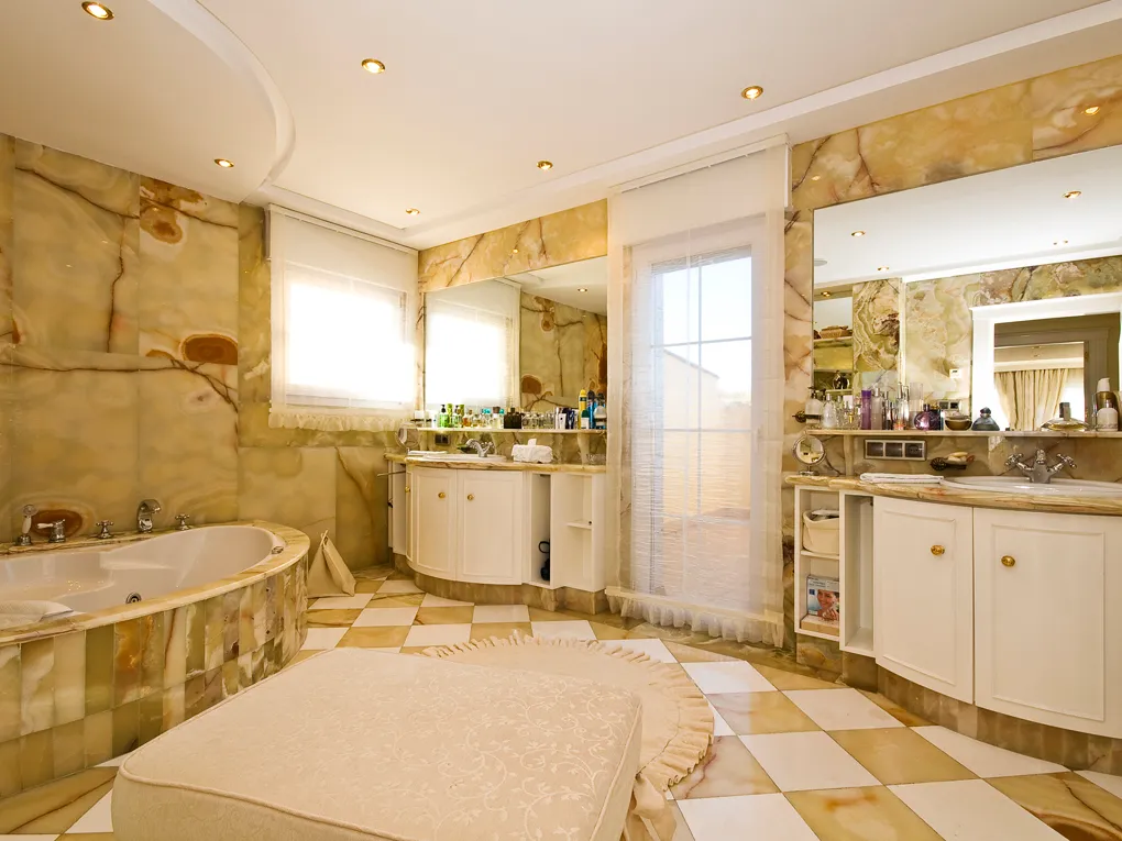 Ekstraordinært og luksuriøst palæ med have-8