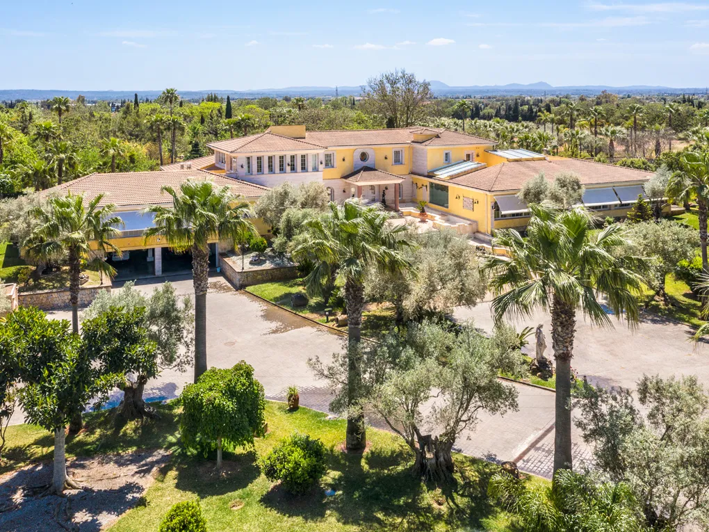 Ekstraordinært og luksuriøst palæ med have-17