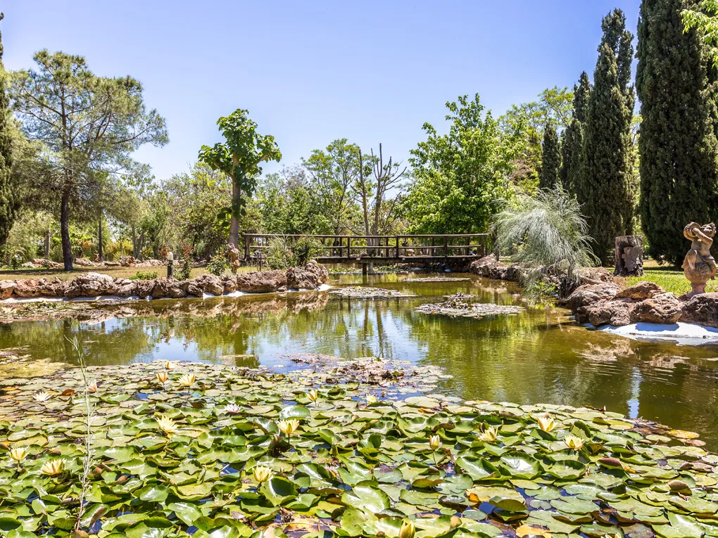 Ekstraordinært og luksuriøst palæ med have-16
