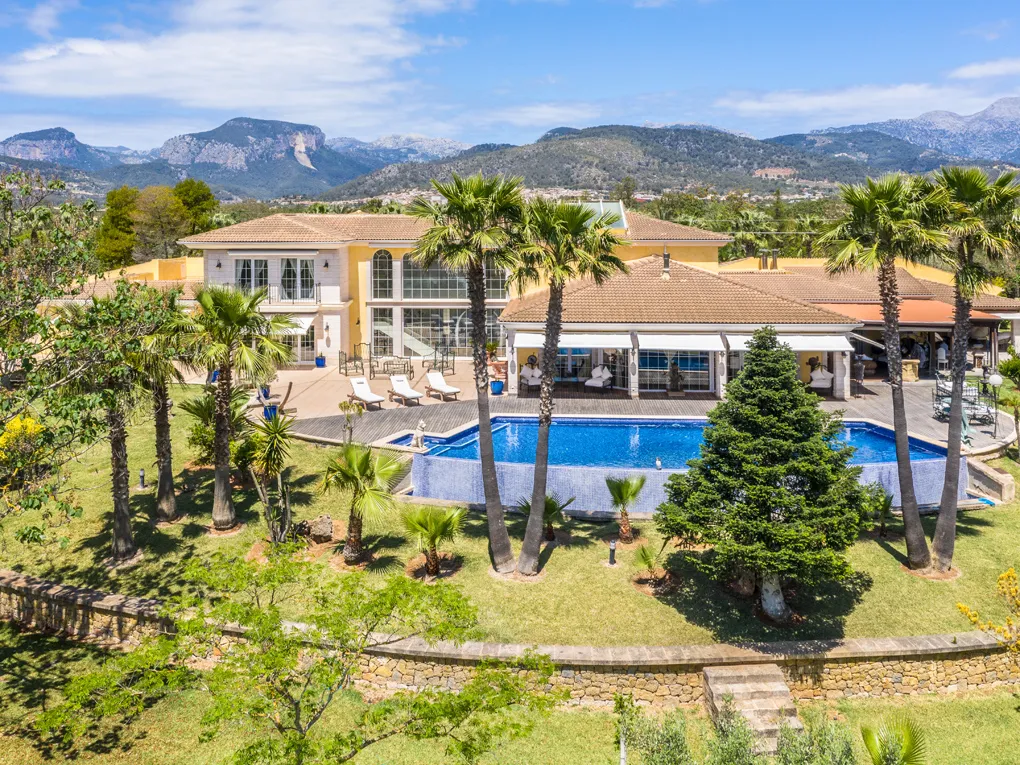 Ekstraordinært og luksuriøst palæ med have-2