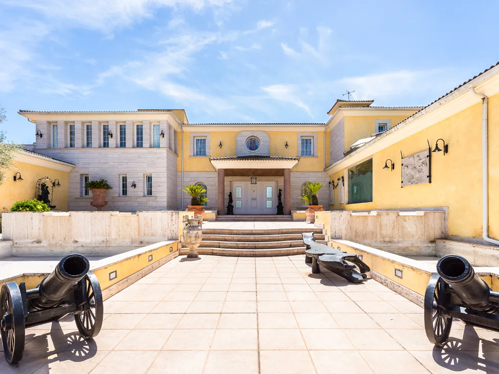 Ekstraordinært og luksuriøst palæ med have-19